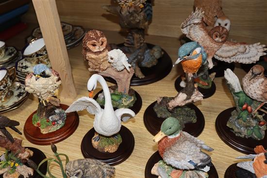 A collection of Country Artists and other resin models of birds and animals, including a large peregrine falcon (23)